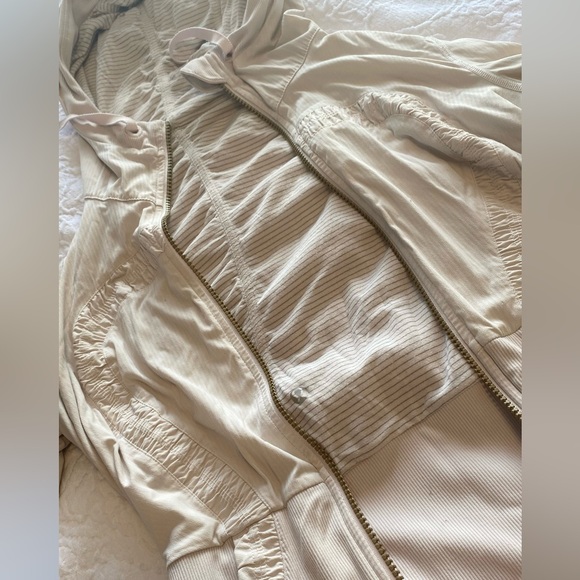 Lululemon Jacket - Picture 2 of 4